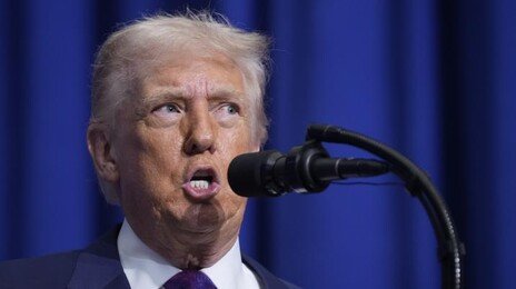 총 들고 트럼프 자택 침입한 20대 백인男 사살