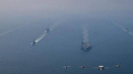 美, 항모 2척-전투기 120대 배치… 이란에 제한적 ‘코피 작전’ 검토