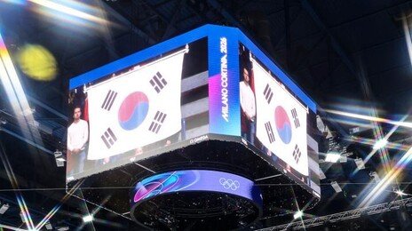한국 메달 딸때 ‘기울어진 태극기’ 게양…조직위 “수정하겠다”