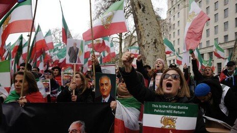 “하메네이에 죽음을” 이란 시위 재점화…美 군사개입 빨라지나