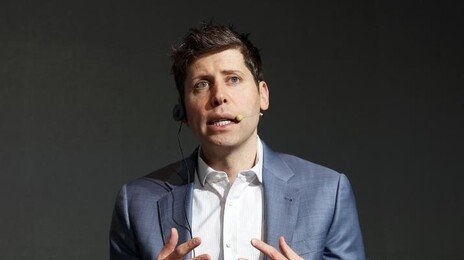 샘 올트먼 “기업들이 해고를 우리 탓?…‘AI 워싱’ 존재한다”