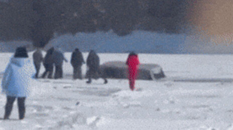 바이칼 빙판 달리던 미니버스 침몰…中관광객 8명 사망