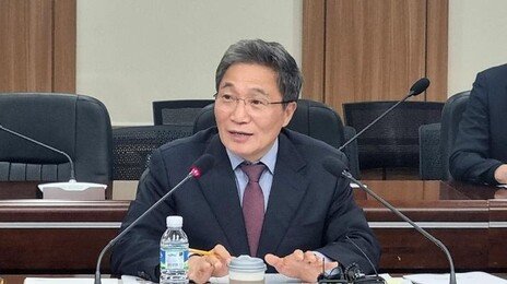 ‘책갈피 달러 논란’ 이학재 인천공항사장 사의…인천시장 출마할 듯