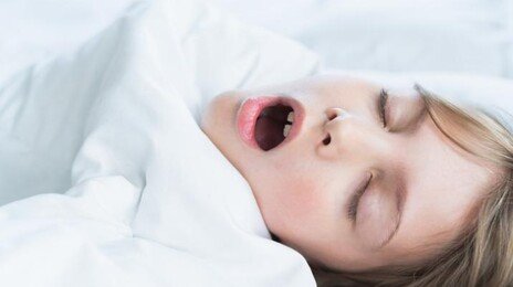 “잠만 자면 입이 바싹바싹”…잠들기 전에 이것 체크해야