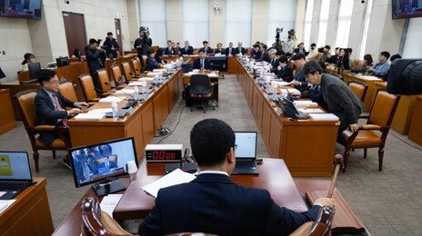 행안위 국민투표법 개정안 통과…野 “합의되지 않은 일정” 표결 불참