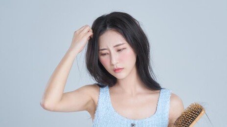 머리카락보다 먼저 늙는 두피… 방치하면 ‘듬성듬성 모발’ 된다