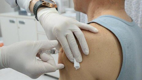 코로나 백신에 곰팡이-머리카락 발견돼도 1420만회 접종했다