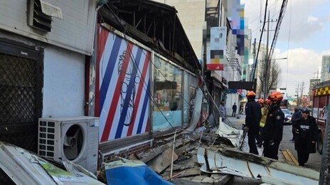 강풍에 간판 떨어져 20대 행인 사망…업주·건물주 송치