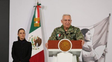 멕시코 최대 마약왕, 연인 꼬리 밟혀 덜미…헬기에서 최후