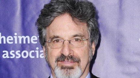 ‘리지 맥과이어’ 배우 로버트 캐러딘 사망…향년 71세