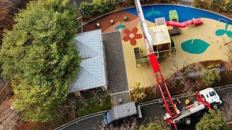 60m 이삿짐 사다리차 어린이 놀이터로 쾅…“큰일날 뻔”