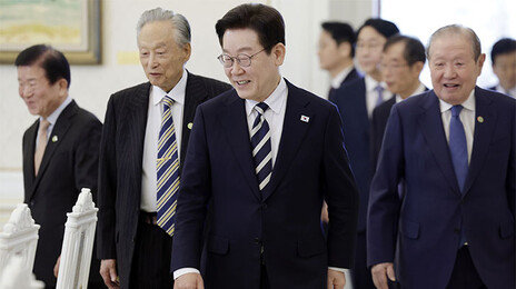 李, 민주당 상임고문단과 오찬…“통합하는 국정 여전히 부족”