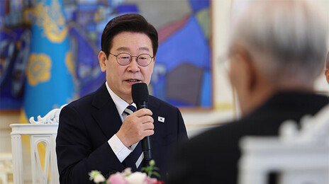 李 만난 與원로들…“인생 확 바뀌어” “김대중·노무현 섞은 추진력”