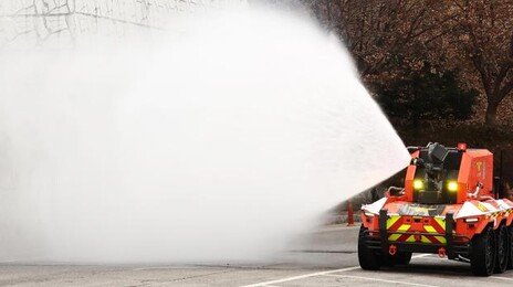 800도 화염 견디는 AI로봇… 정의선 “소방관 지키는 팀원 되길”