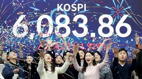 “‘늦깎이 개미’ 영끌 위험, 대형-주도주 중심 분할 매수를”