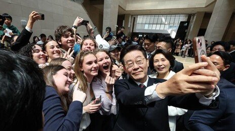 李대통령, 국중박 방문…‘이순신 특별전’ 관람