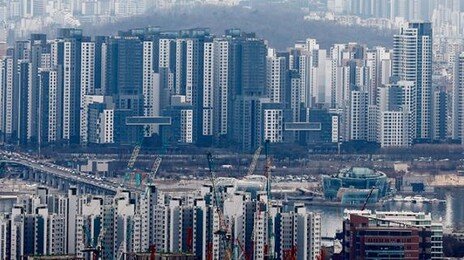 “다주택 매물 쌓여 8억 낮추기도, 강남권 집값 하락 4월까지 갈듯”
