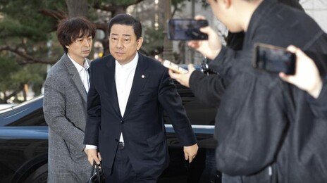 ‘13개 의혹’ 김병기, 경찰 2차 출석…“조사 후 따로 말할 것”