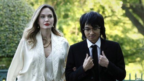 ‘연대생’ 안젤리나 졸리 아들, 이름에서 아빠 성 뺐다