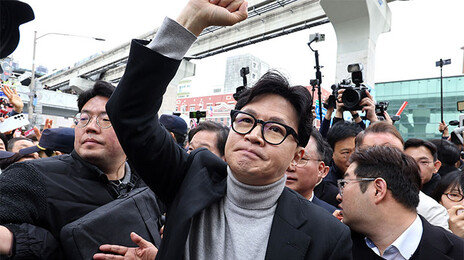 한동훈, 대구 서문시장 방문에 인파 운집…“보수 재건의 길은 절윤”