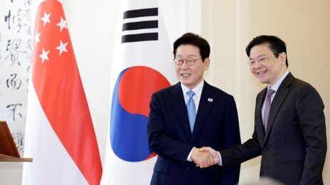 李대통령 “싱가포르, 한반도 평화 건설적 역할 믿어”…FTA 개선협상 개시