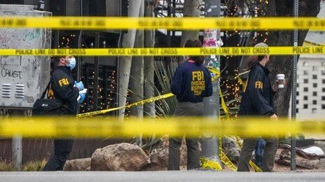 ‘이란 국기’ 옷 입고 갑자기 소총 난사…텍사스서 행인 16명 사상