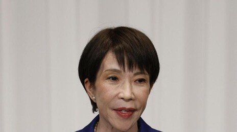 다카이치 “합법적 선물” 해명에… 유권자 54% “납득 안돼”