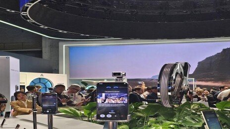 “이게 뭐야?” 묻자 척척 답해…퀄컴·아너 ‘눈 달린 AI’ 진화 선보여