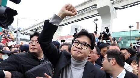 한동훈 “나를 탄핵의 바다 건너는 배로 써달라…출마는 부수적 문제”
