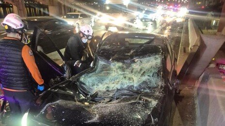 “운전자에게 약물 건넸다”…반포대교 추락 포르쉐 공범 경찰에 자수