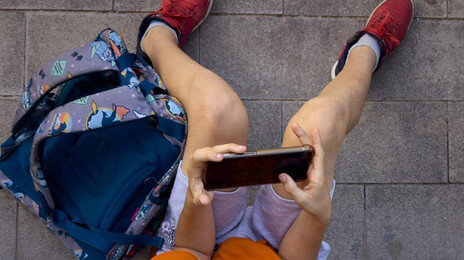 “청소년 15% 비만… 폰 사용 늘며 하루 3시간 앉아있어”