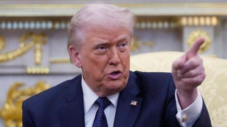 트럼프 “호르무즈 유조선 美해군 호위”…유가 급등에 대응