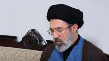 “이란 차기 최고지도자로 하메네이 아들 선출”