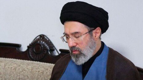 “이란 차기 최고지도자로 하메네이 아들 선출”