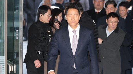 ‘여론조사 대납 의혹’ 오세훈 정식 공판 시작…吳 “재판, 선거기간과 겹쳐”