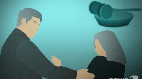 여성 쫓아가 흉기위협 성폭행…신고 못하게 영상까지 찍은 50대 중형