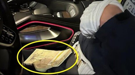 단속 경찰 허벅지에 290만원 ‘툭’…음주운전 여성의 최후