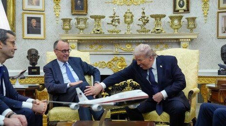 이란 공습용 기지 안 내줬다고… 트럼프 “스페인과 교역 끊겠다”