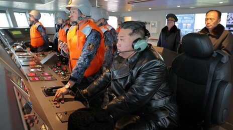 김정은 “해군 핵무장화 만족”…‘최현호’ 전략순항미사일 시험발사 참관