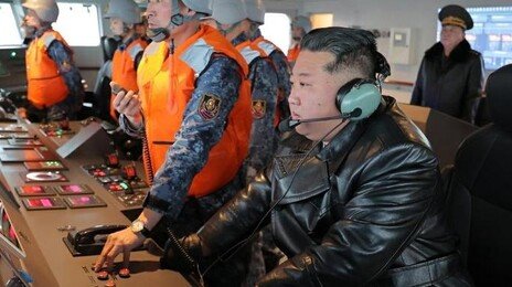 이 와중에…김정은, 핵장착 가능 순항미사일 과시