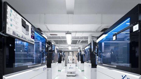 ‘다크 팩토리’ 이어 ‘다크 실험실’ AI·로봇이 신약 연구 효율 5배 높였다