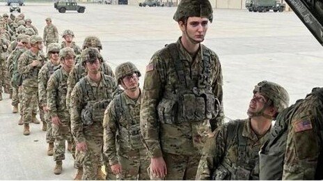 “배런을 군대로” 온라인 반발…베트남전 피한 트럼프 과거도 소환