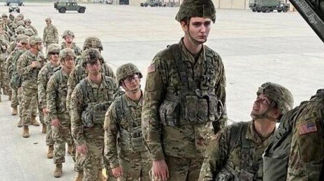 “트럼프 아들 배런도 군대로”… AI 생성 합성이미지 번져