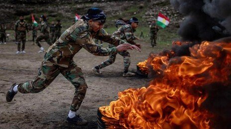 트럼프의 ‘대리 지상전’… 쿠르드軍, 이란 진격