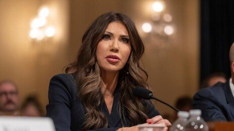 트럼프, 크리스티 놈 국토안보장관 경질…2기 내각 첫 교체