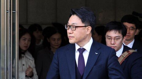檢, ‘이성윤 특혜 조사 의혹’ 김진욱 전 공수처장 불기소