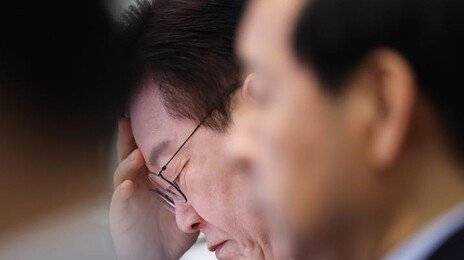 李 “빈대 잡자고 초가삼간 태우는 개혁은 안돼”…추미애 법사위 겨냥?