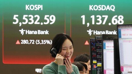 트럼프 “전쟁 곧 끝” 한마디에…글로벌 증시 뛰고 유가 안정세