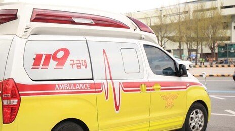 급출발 마을버스, 중앙선 넘어 5중 추돌…임산부 등 24명 부상