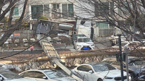 송파구 아파트 단지서 이삿짐 사다리차 넘어져…인평피해 없어